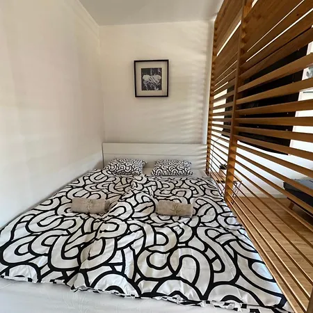 Garden-view Near Center *